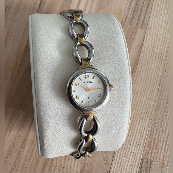 Fossil Ladies Watch Two Tone Chain Link Bracelet Round Dial - Picture 4 of 11